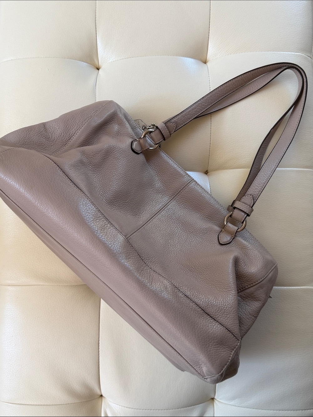 Rarely used Coach Leather Shoulder Bag in Taupe